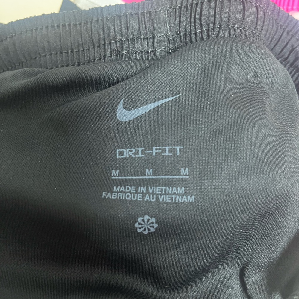 Nike Big Girl’s Athletic Shorts in Black and Pink size medium (7/8) - Picture 4 of 5